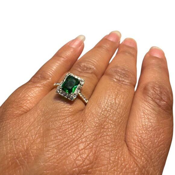 Charter Club Silver-Tone Pave & Emerald-color Crystal Halo Ring size 9 - Picture 2 of 4